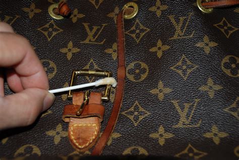 How to clean Louis Vuitton Vachetta leat